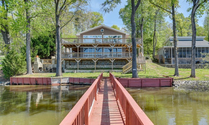 Southmont House | Pet-Friendly Lexington Vacation Rental on Lake!