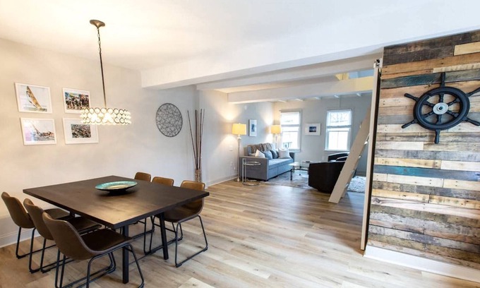Eastport Apartment | Pet-friendly Loft in popular Eastport on 2nd Floor