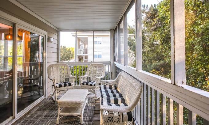 St. James Condo | Pet-Friendly North Carolina Condo w/Pool Access!