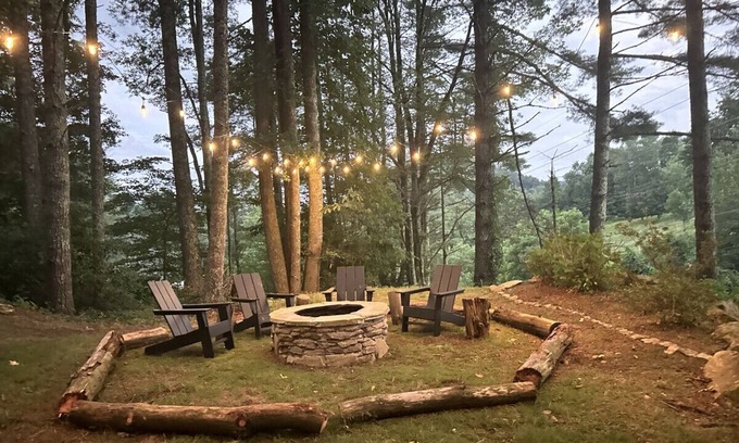Glenville House | Pet friendly oasis 7 minutes from Lake Glenville Public Access! Only 9 minutes from Cashiers!