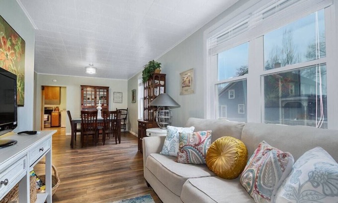 Manistee House | Pet friendly one bedroom home close to everything!