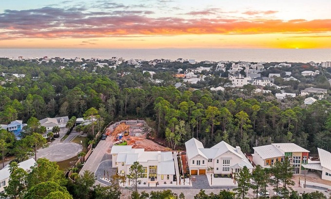 Hammocks of Seagrove House | Pet Friendly! Private Pool! Walk to Beach! Luxury 30A! Salty Days!