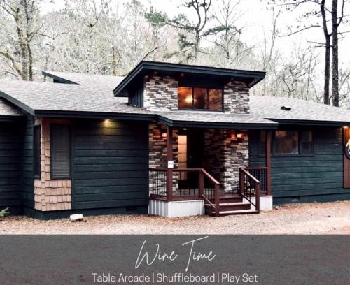 Broken Bow House | Pet Friendly Paradise in the Southern Hills of Hochatown, Oklahoma, Perfect for a Weekend Escape