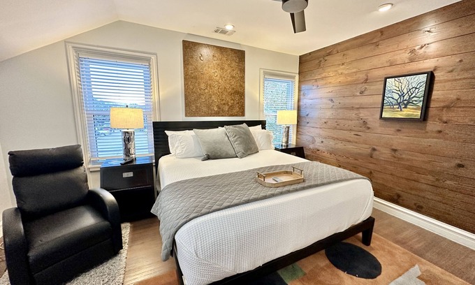 Washington Ave./ Memorial Park House | PET FRIENDLY! Private Quiet Home! Spring 2025 Special!