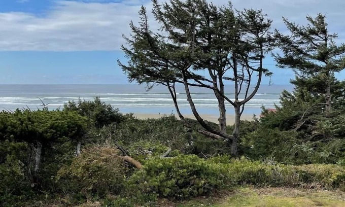 Florence House | Pet friendly, single level ocean view house - Driftwood Heights