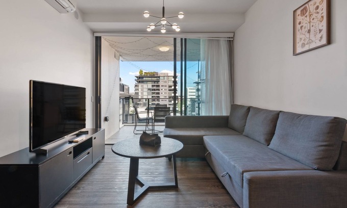 South Brisbane Apartment | Pet Friendly! South Brisbane One Bedroom Apartment