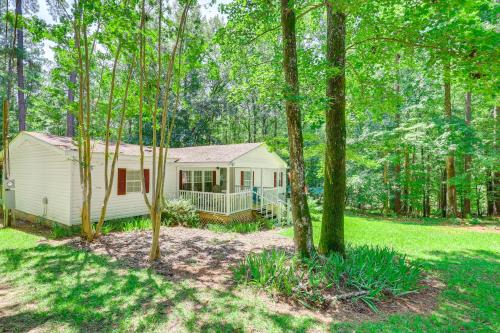 Milledgeville House | Pet-Friendly Sparta Retreat Porches and Fire Pit!