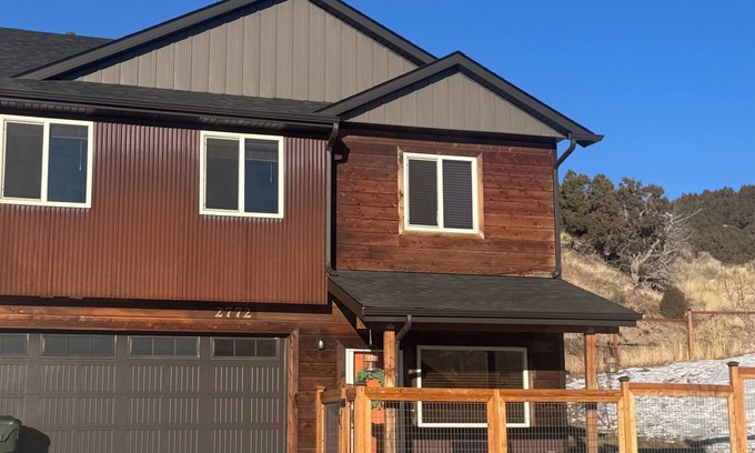 Pocatello House | Pet-Friendly Stay. Convenient location near ISU & Hospital. Mountain View’s.