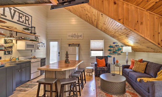 Mountain View Apartment | Pet-Friendly Studio w/Loft & Mountain Views!