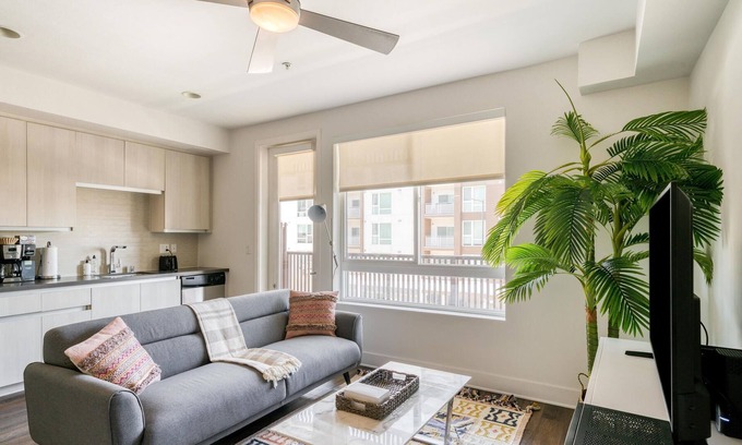 Downtown Apartment | Pet Friendly Studio in Glendale + Parking