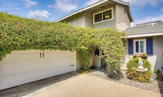 Costa Mesa Apartment | Pet-Friendly Studio in Costa Mesa - 7 Mi to Beach!