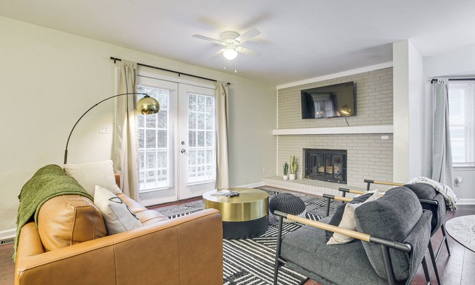 Southwest Raleigh House | Pet-Friendly Townhome in Raleigh w/Deck!