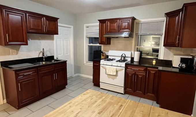 Malden Condo | Pet-Friendly Two-Bedroom Condo just 15 minutes' Drive from Downtown