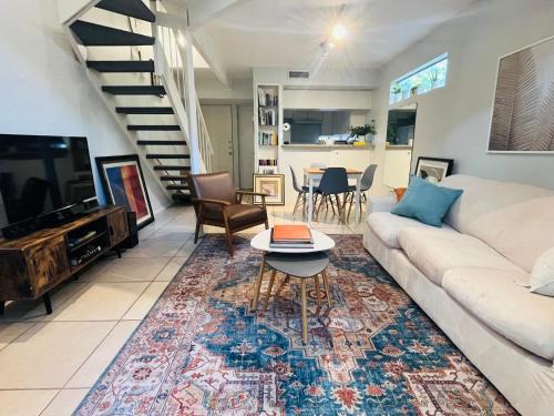 Turtle Creek Apartment | Pet-Friendly Uptown Dallas Loft with Patio & Grill