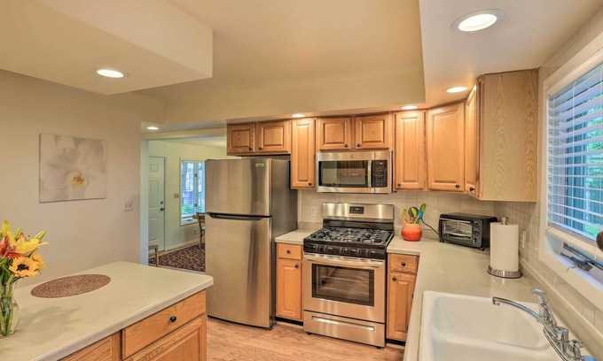 Whitefish Bay House | Pet-Friendly Whitefish Bay Getaway w/Large Yard!