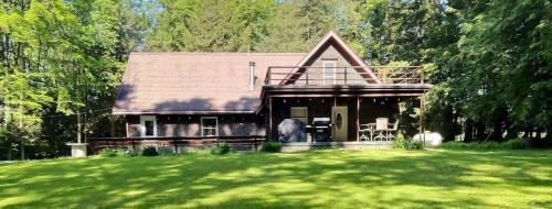 Brookville House | Pet Friendly Wi-fi Firepit Tv