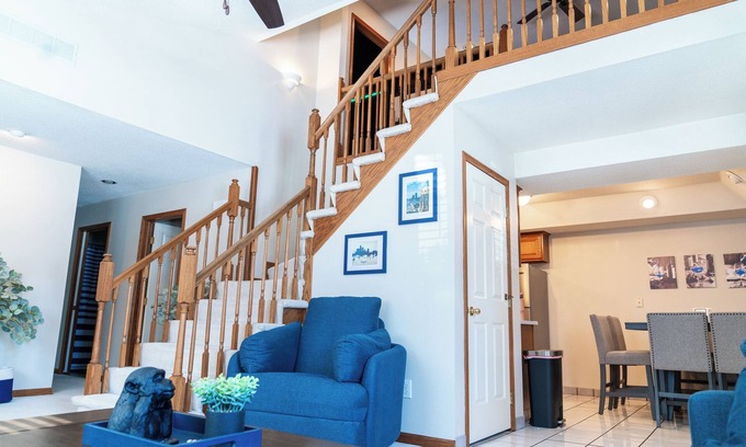 Windsor Heights House | Pet-Friendly Windsor Heights Stay – Ideal for Reunions, Road Trips & Remote Work