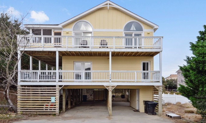 Tuckahoe House | Pet friendly with private pool, community pool and tennis, soundside pier, ocean beach parking