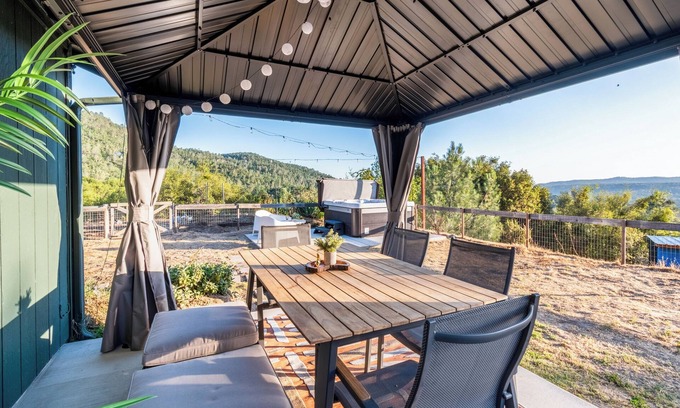 Coarsegold Other | Pet-Friendly Yosemite Farmhouse with Sunset Views, Hot Tub, Fire Pit, and BBQ