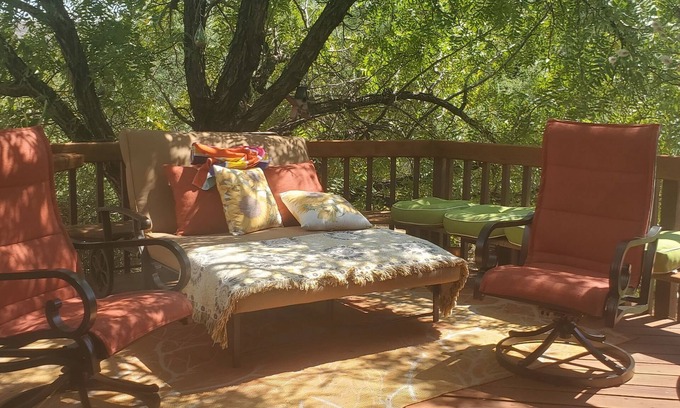 Oak Creek House | Pet FriendlynHike, Bike, Enjoy!