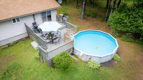 Hastings Highlands House | Petals Suite Patio Nature Trails Bancroft