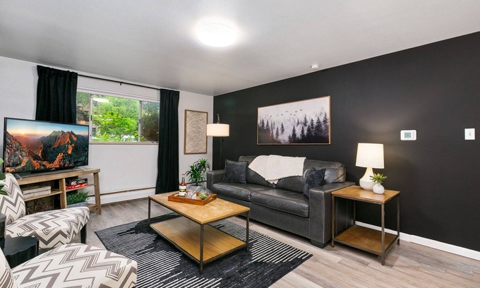 Old Town Condo | Peterson Flats - Downtown Group Retreat