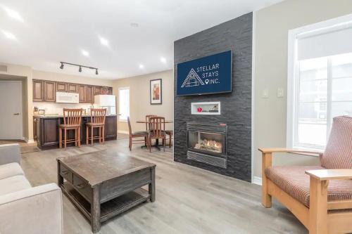 Oro-Medonte Apartment | PetFriendly, 2 KingBeds, Gym, Pool, Netflix