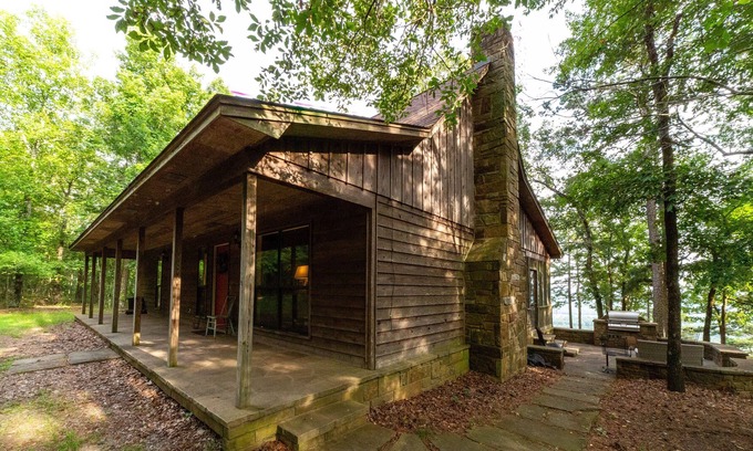 Morrilton Cabin | Petit Jean retreat with stunning view of Ada Valley