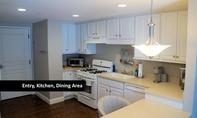 Petoskey House | Petoskey Condo Centrally Located - Close to Everything!
