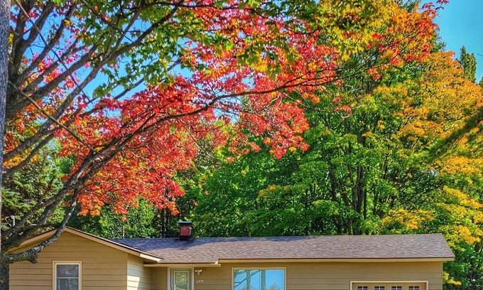 Petoskey House | Petoskey's " Stay while you Play"