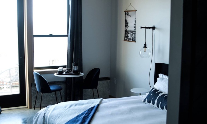 Astoria Hotel | Pets Allowed, Trolley View King Room at Bowline Hotel