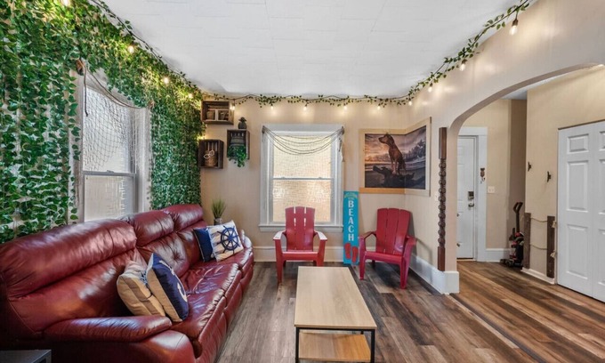 Edgewater Apartment | Pets By The Sea | Themed | Pet-Friendly