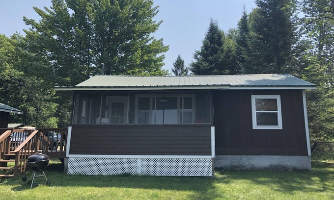 Winter Cabin | Pets & kid Friendly ,direct access to ATV& snow trails, private dock