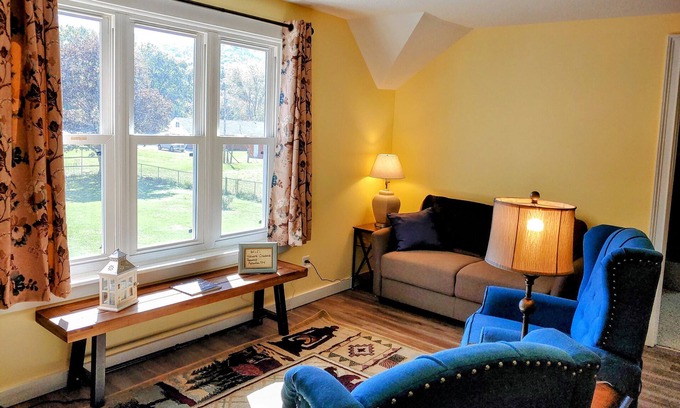Mountain City House | Pets stay for free, Appalachian mountain get-a-way, minutes from Watauga Lake