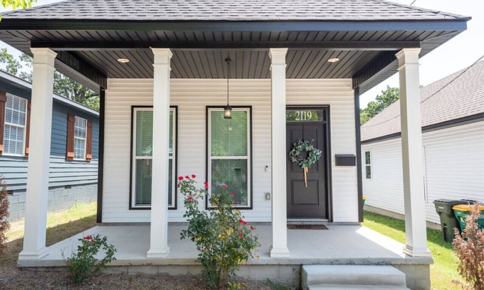 Pettaway House | Pettaway LR Bungalow