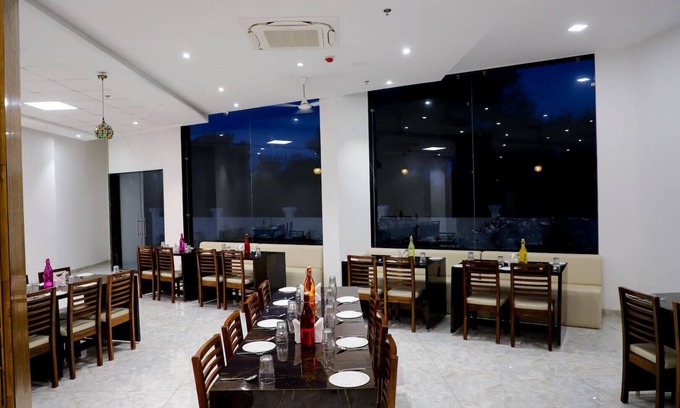 Nandurbar Hotel | PG Resort