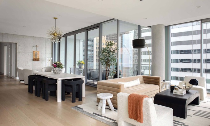 The Loop Apartment | PH w/Bean & Lake Views, An Elite Stay