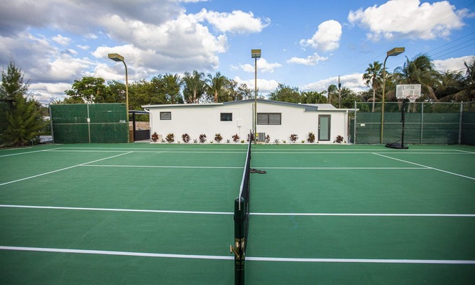 Ojus Villa | Phenomenal 6 BR Tennis Court Villa | BKT+Soccer CT+Pool
