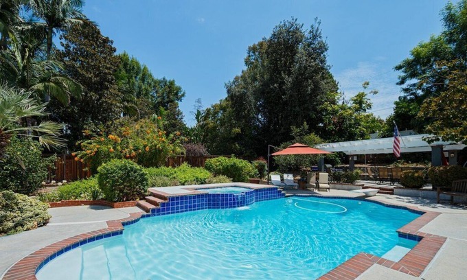East Whittier House | Phenomenal space centrally located minutes form everything