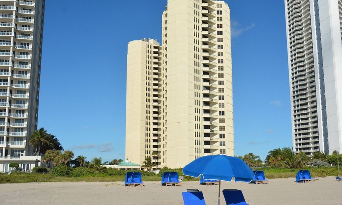 Singer Island Condo | Phoenix Towers Condo on the Ocean with Private Beach, Pool and other Accessories