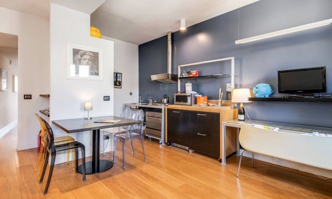 Santa Croce Apartment | Piazza Santa Croce Design Apartment with Balcony