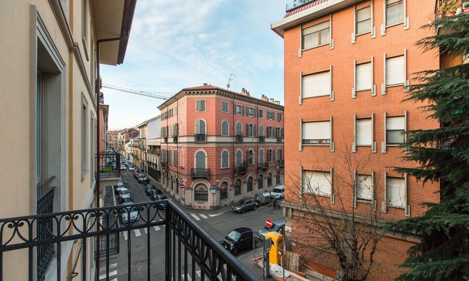 San Donato Apartment | Piazza Statuto Functional Studio