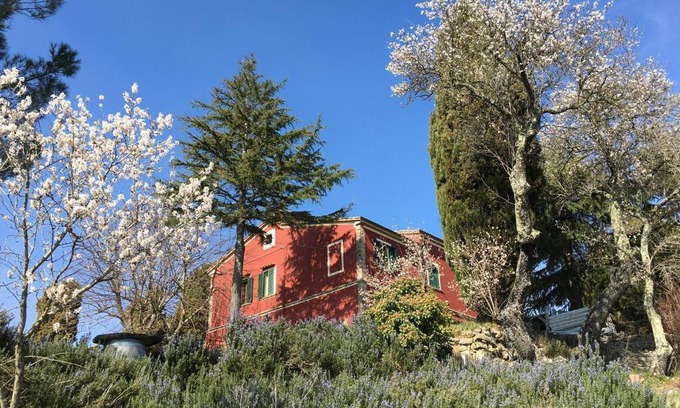 Chianni House | Piccola casa toscana con giardino con vista mozzafiato