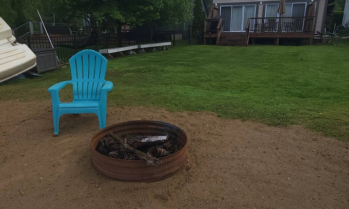 Oxbow House | PICK ME! Updated ELEGANT LAKEFRONT-FREE KAYAKS and PEDDLE BOAT-PETS WELCOME!