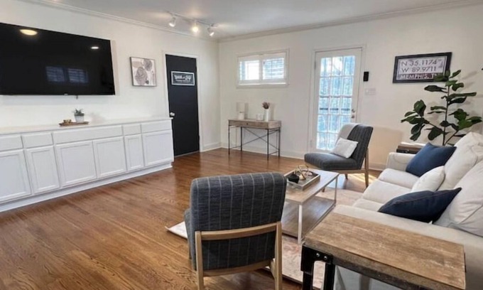 Joffre House | Picket Fence Retreat