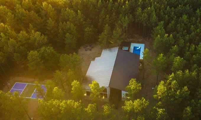 Pickens Cabin | ★ Pickleball Court + Pool + Hot Tub - Sleeps 20! ★