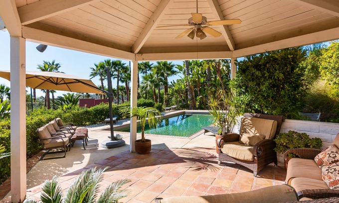 Escondido House | Pickleball & Games ESTATE: Pool, Tennis, Ponies!Text Bob 4 Special Pricing Dates