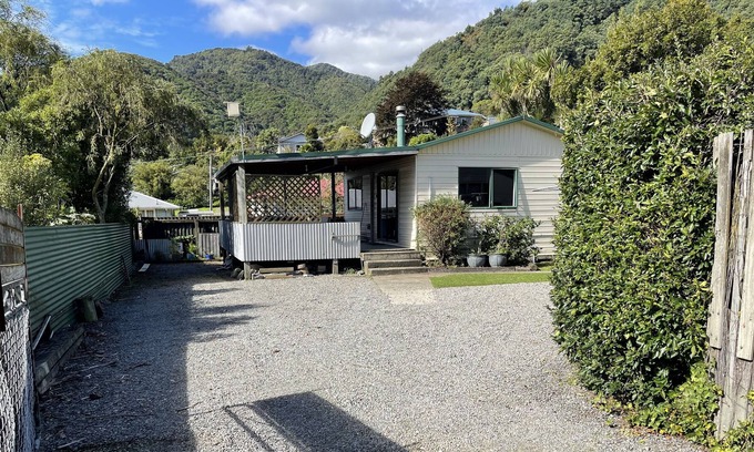 Picton House | Picton pad