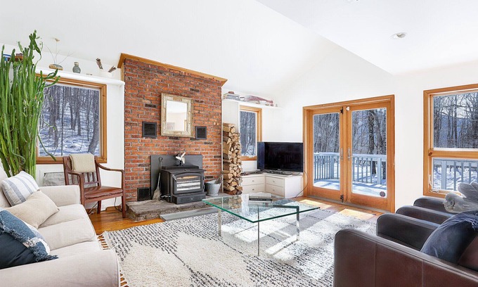 Lanesville House | Picturesque Artist’s cottage in scenic valley, perfect for families, with...