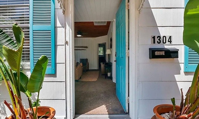 Live Oak House | Picturesque Bungalow in Savannah